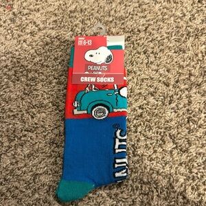 Peanuts Snoopy in car crew socks